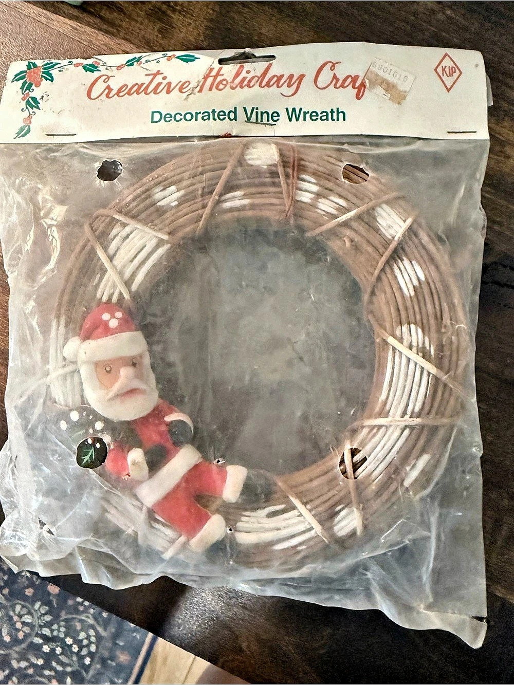 Creative Holiday Craft Decorated Vine Wreath Santa NWT